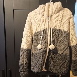 Cozy Cable Knit Sweater - Cream and Gray
